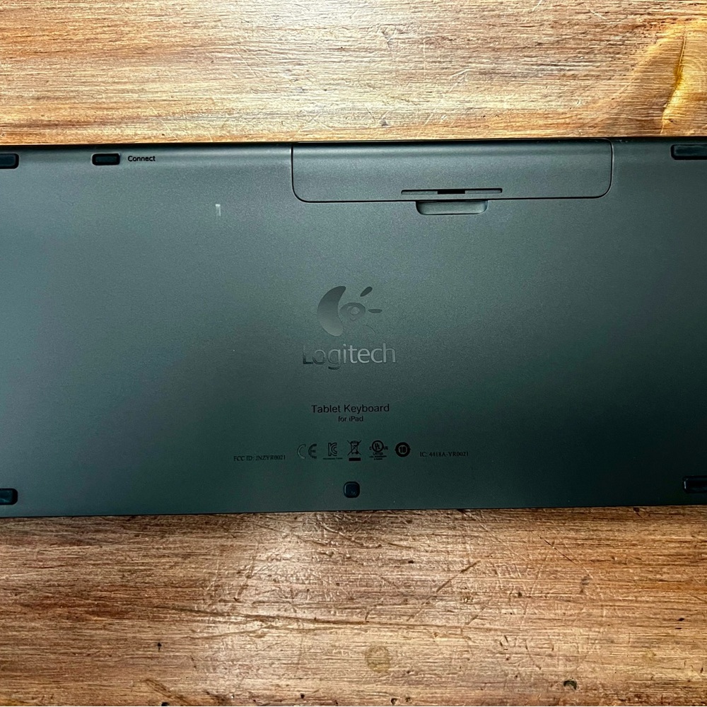 Logitech Wireless Bluetooth Keyboard - Picture 5 of 10